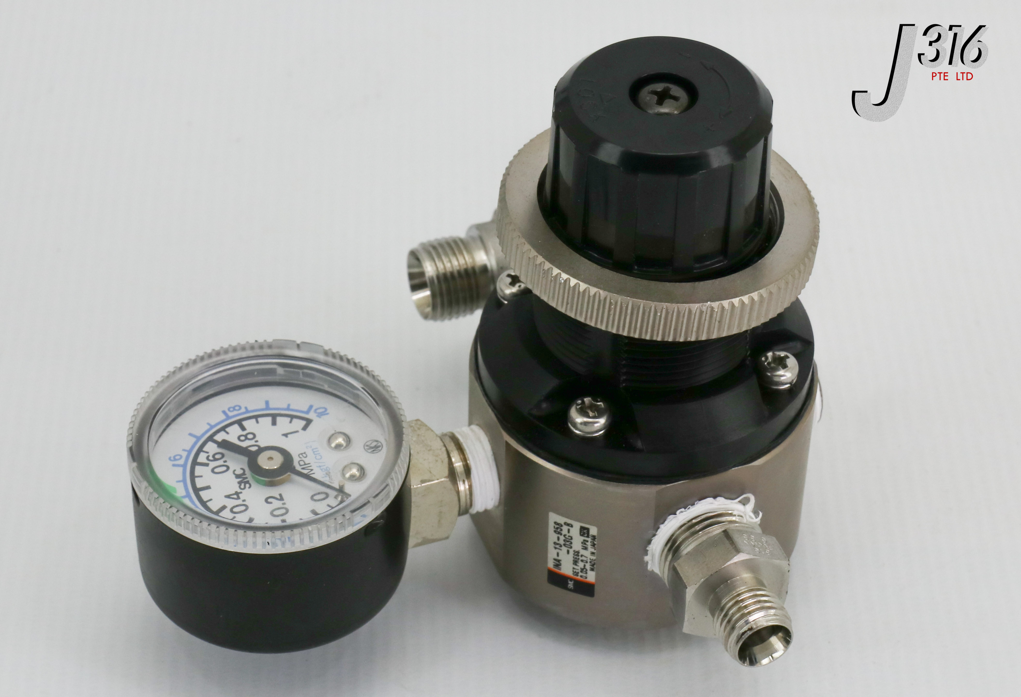 20423 SMC PRESSURE REGULATOR W/ GAUGE, 0.05~0.7MPA INA-13-958-03G